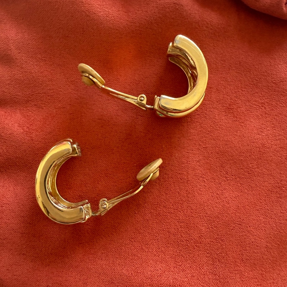 Givenchy clip on gold earrings - Picture 6 of 8